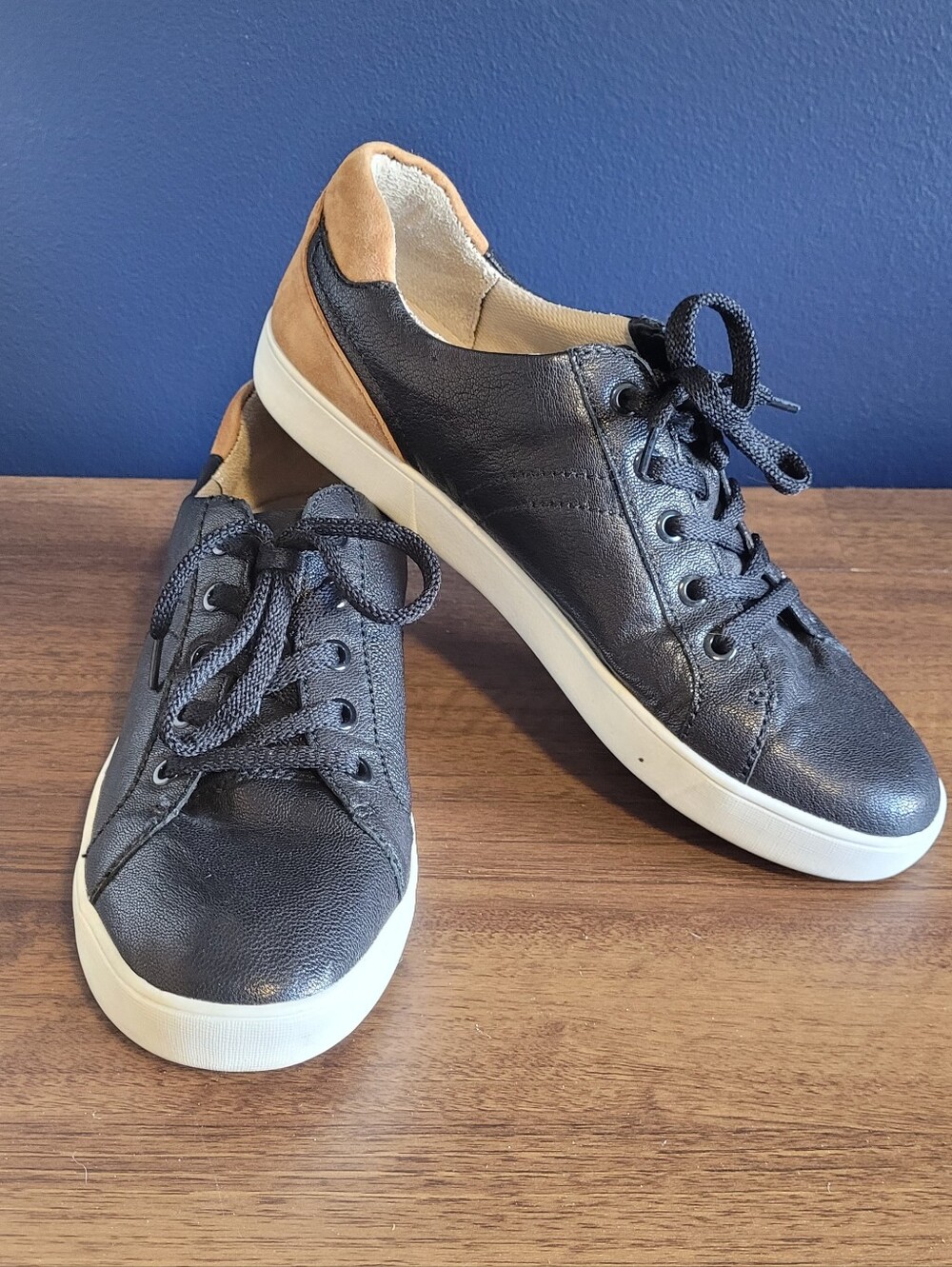 Naturalizer Morrison Womens 10M Black Leather And Brown Sueded Sneakers